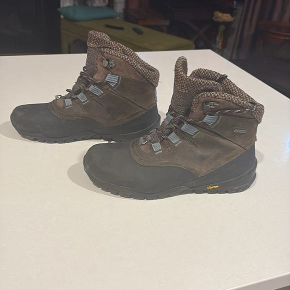 Merrell Brown and Black hiking waterproof Boots with Fuzzy Lining - Picture 12 of 14